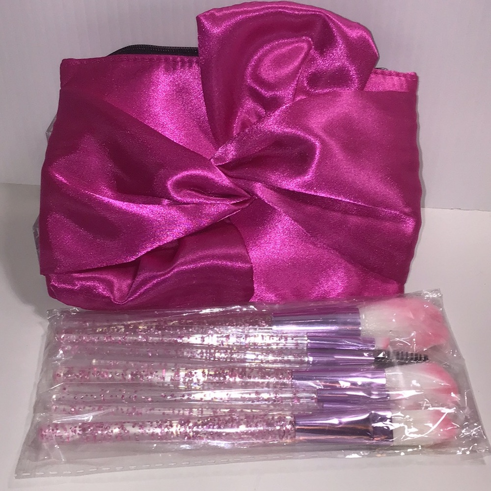 Ipsy bag and brushes set NEW